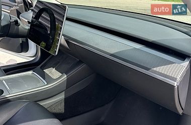 Седан Tesla Model 3 2021 в Ровно