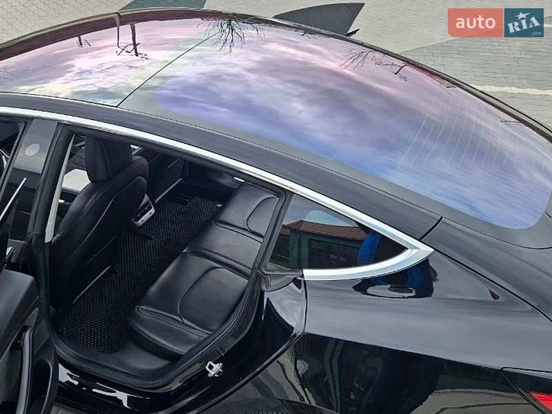 Седан Tesla Model 3 2018 в Ирпене