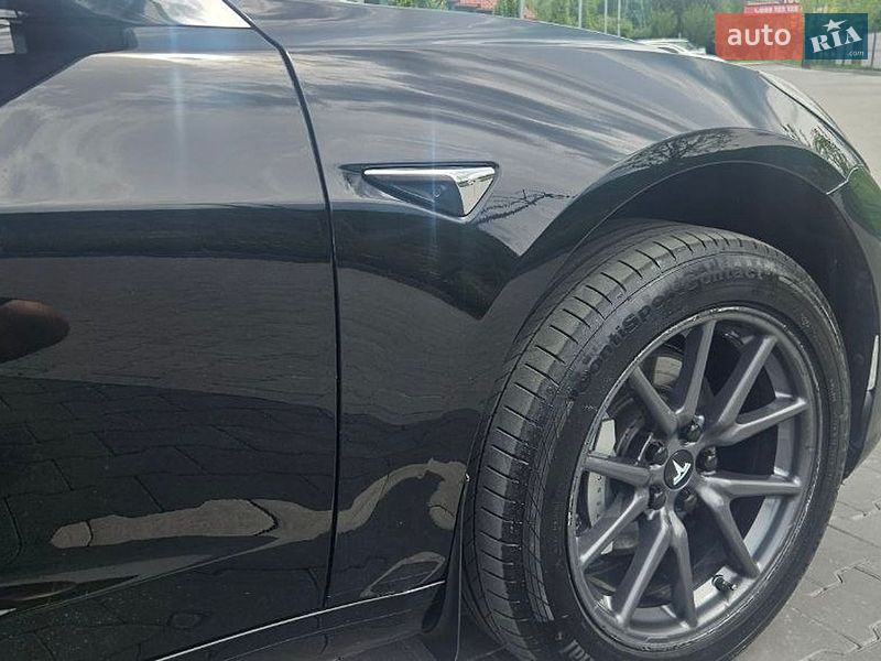 Седан Tesla Model 3 2018 в Ирпене