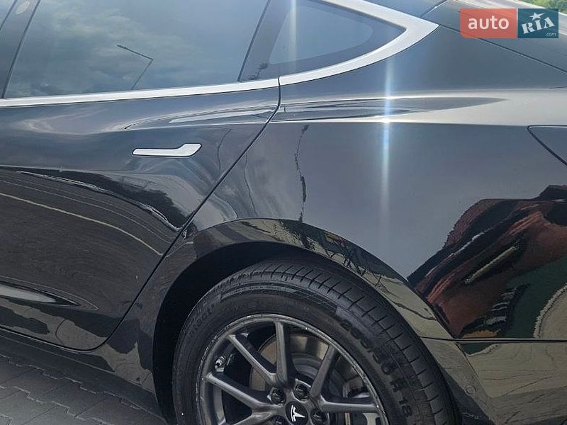 Седан Tesla Model 3 2018 в Ирпене