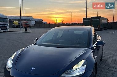 Седан Tesla Model 3 2018 в Ужгороде