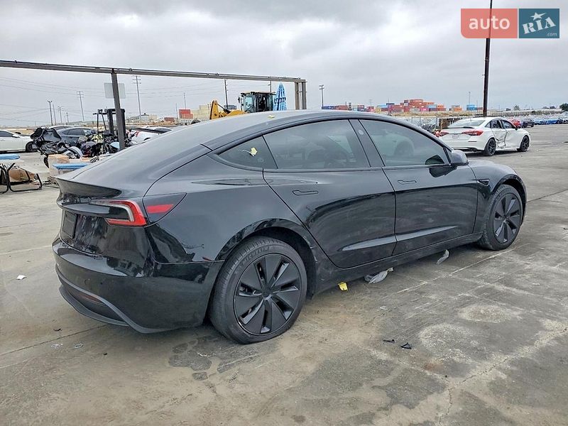 Седан Tesla Model 3 2024 в Львові