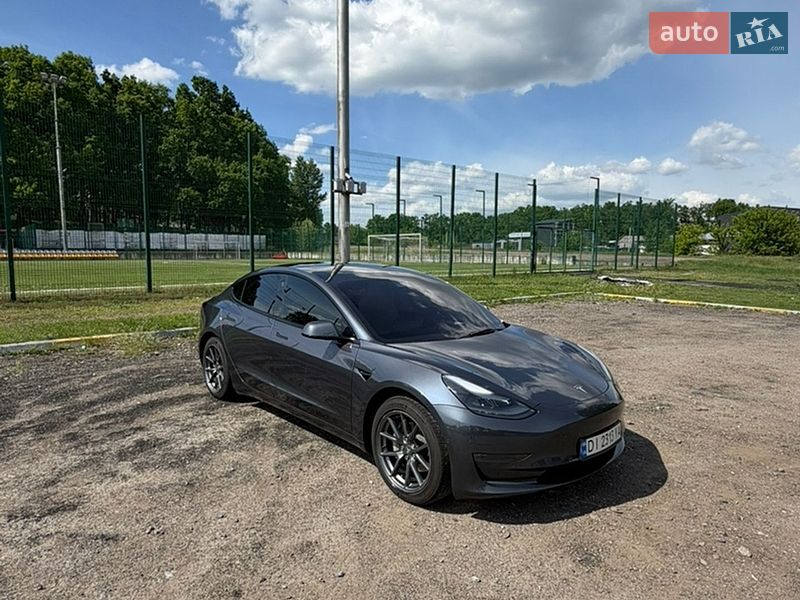 Седан Tesla Model 3 2022 в Киеве