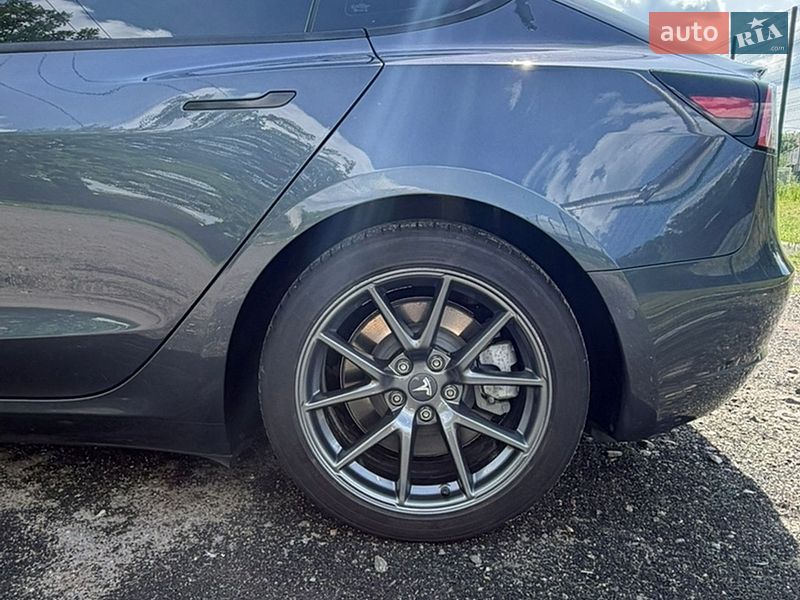 Седан Tesla Model 3 2022 в Киеве