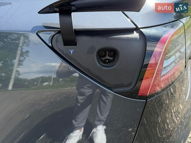 Седан Tesla Model 3 2022 в Киеве