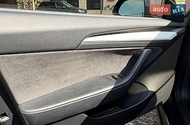 Седан Tesla Model 3 2022 в Киеве