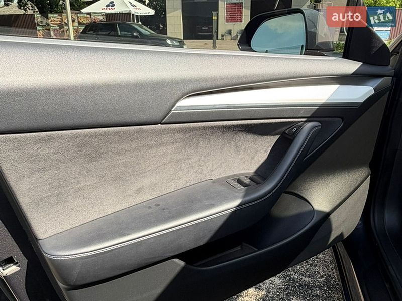 Седан Tesla Model 3 2022 в Киеве