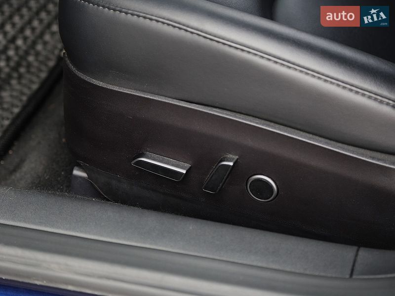 Седан Tesla Model 3 2023 в Києві
