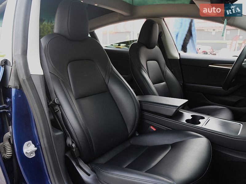 Седан Tesla Model 3 2023 в Києві