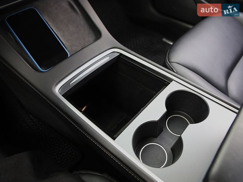 Седан Tesla Model 3 2023 в Києві