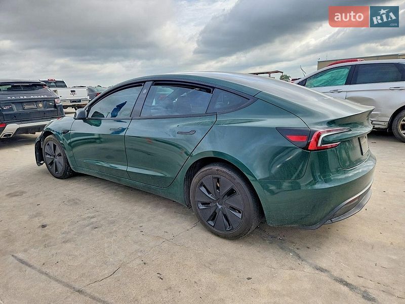 Седан Tesla Model 3 2024 в Львове