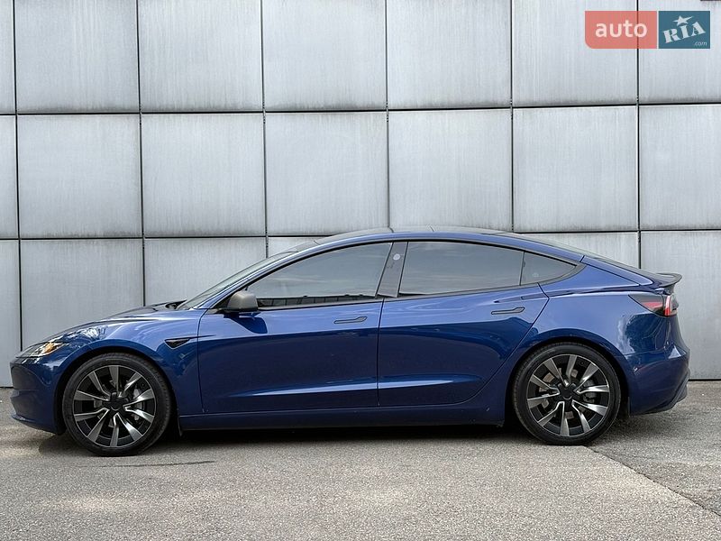Седан Tesla Model 3 2024 в Києві