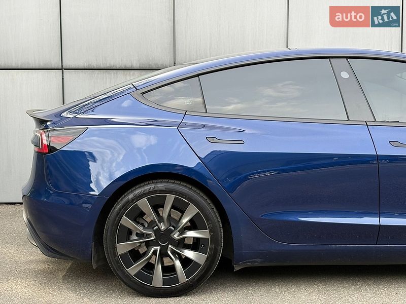 Седан Tesla Model 3 2024 в Києві