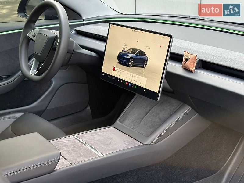 Седан Tesla Model 3 2024 в Києві