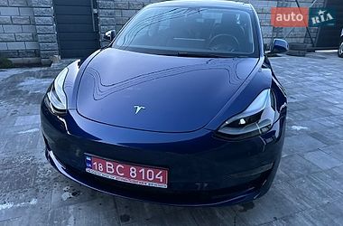 Седан Tesla Model 3 2022 в Киеве