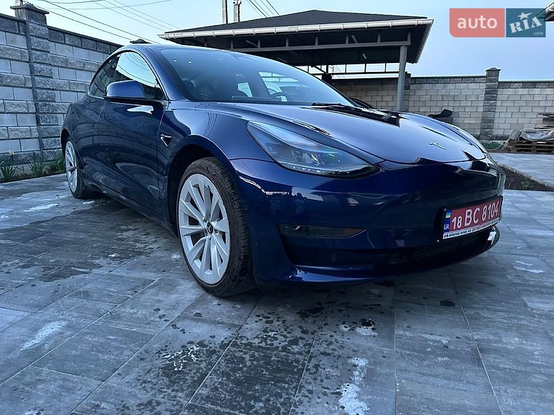 Седан Tesla Model 3 2022 в Киеве