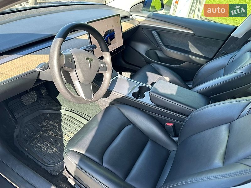 Седан Tesla Model 3 2022 в Киеве