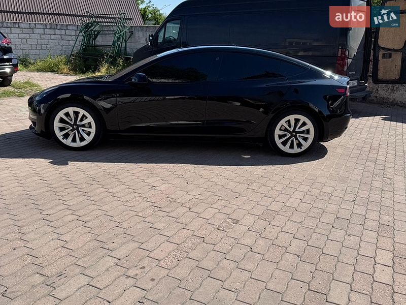 Седан Tesla Model 3 2022 в Дніпрі