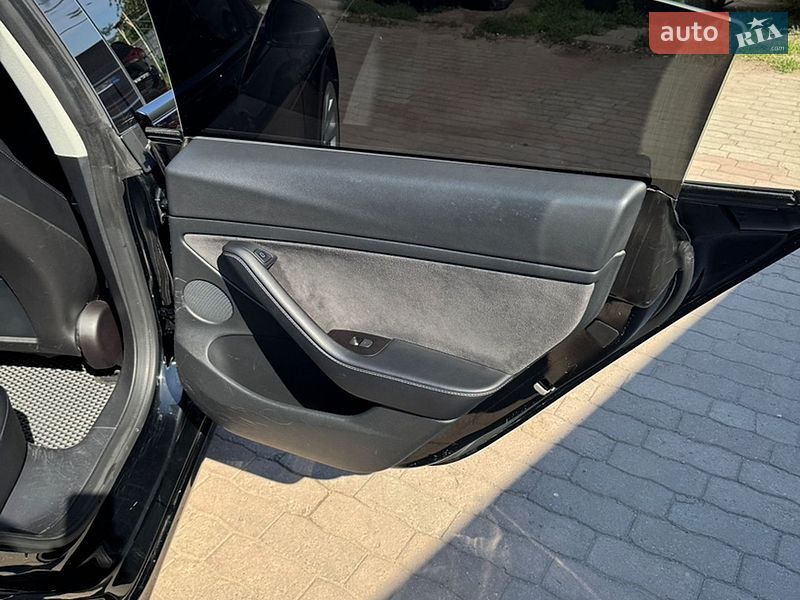 Седан Tesla Model 3 2022 в Дніпрі
