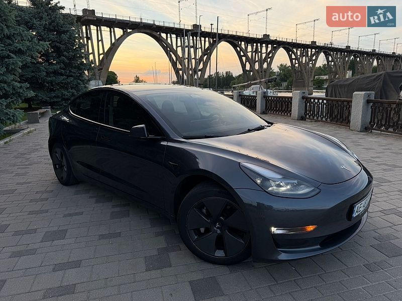 Седан Tesla Model 3 2023 в Дніпрі
