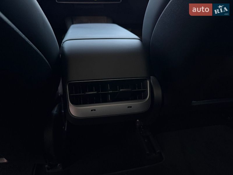 Седан Tesla Model 3 2023 в Дніпрі