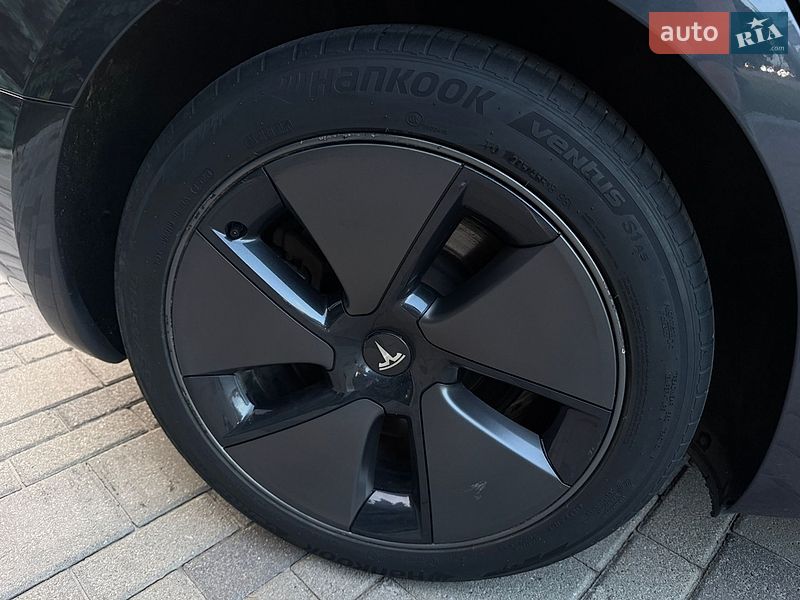 Седан Tesla Model 3 2023 в Дніпрі