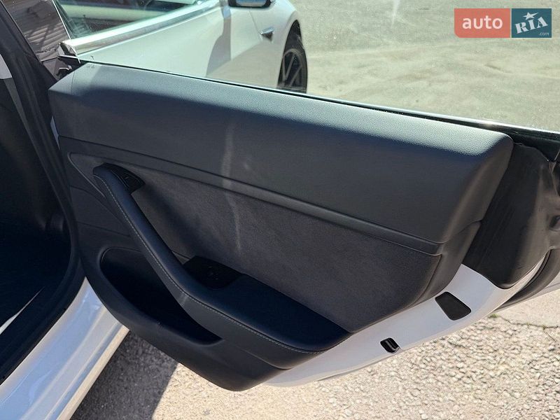 Седан Tesla Model 3 2020 в Харкові