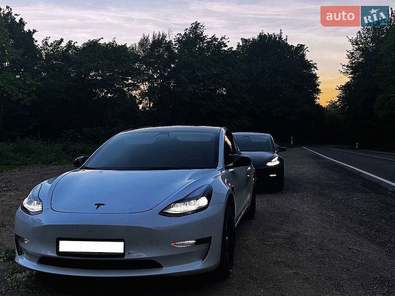 Седан Tesla Model 3 2021 в Ужгороді