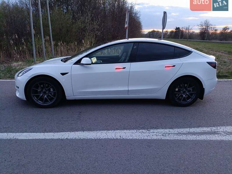 Седан Tesla Model 3 2021 в Луцке