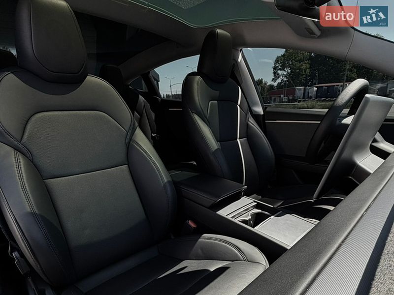 Седан Tesla Model 3 2024 в Вінниці