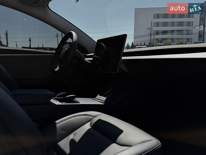 Седан Tesla Model 3 2024 в Вінниці
