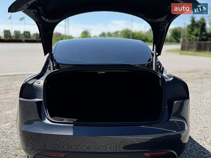 Седан Tesla Model 3 2024 в Вінниці