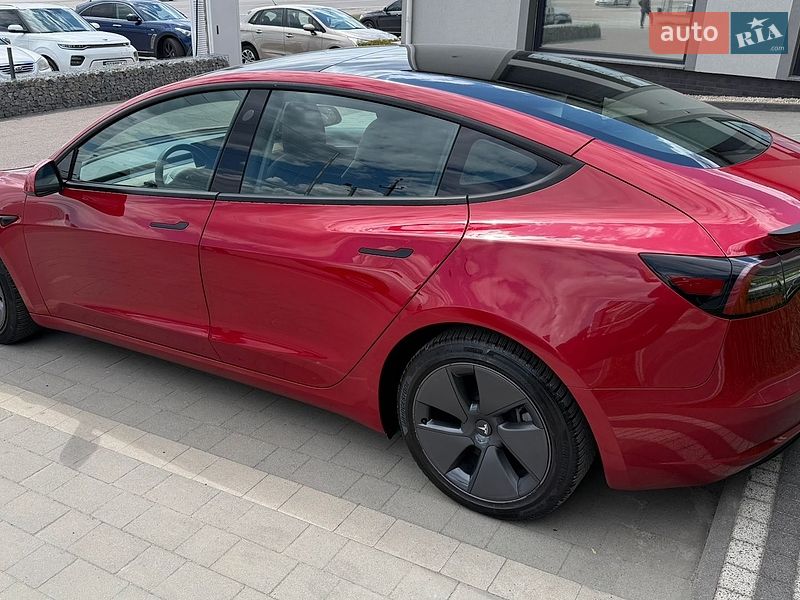 Седан Tesla Model 3 2022 в Львові