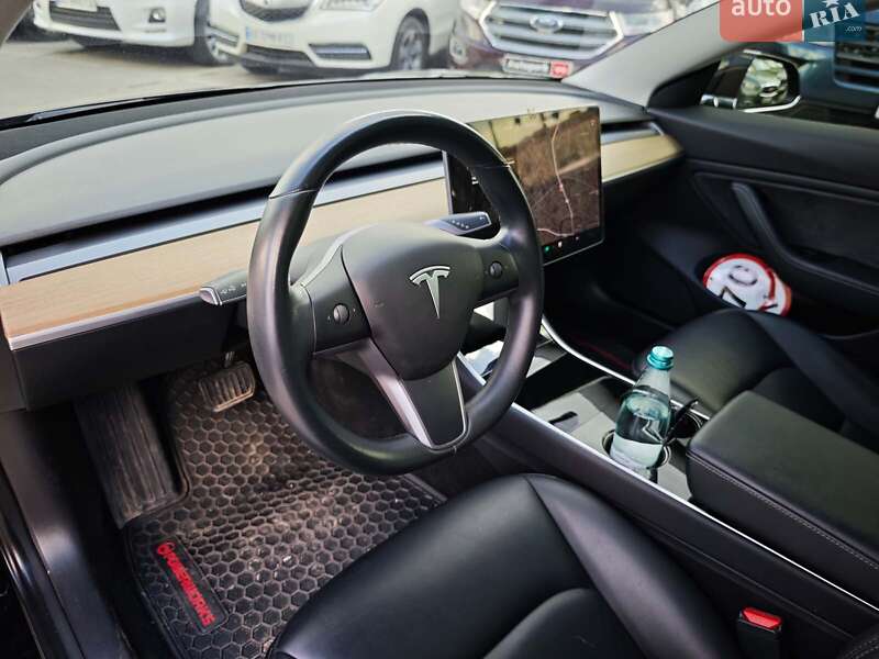 Седан Tesla Model 3 2019 в Харкові