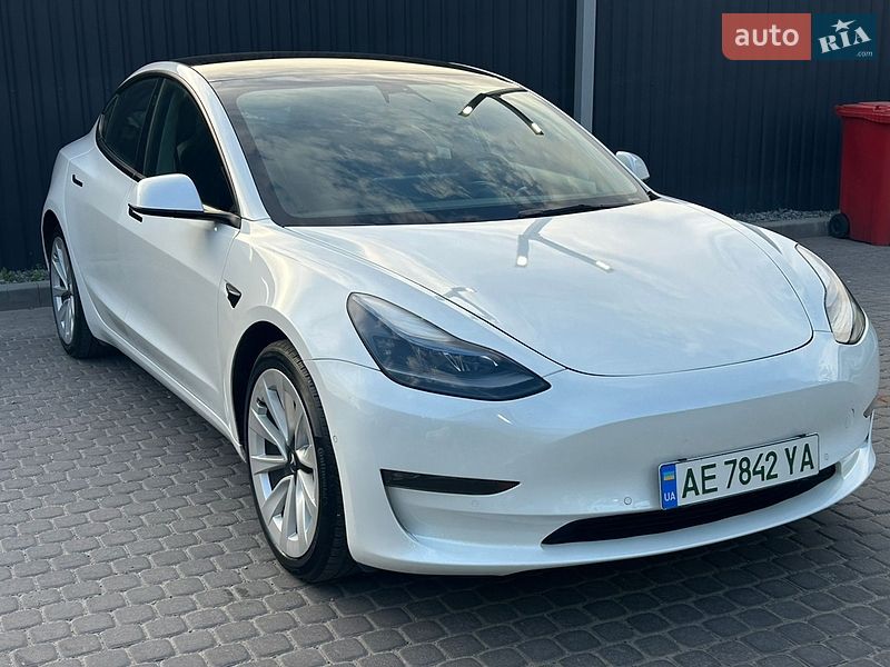 Седан Tesla Model 3 2022 в Днепре