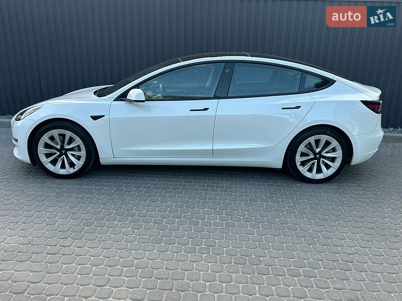 Седан Tesla Model 3 2022 в Днепре