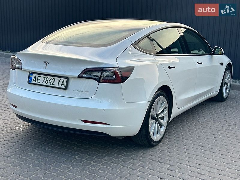 Седан Tesla Model 3 2022 в Днепре