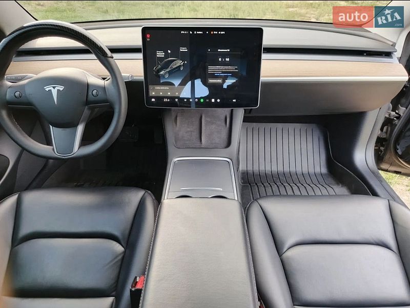 Седан Tesla Model 3 2021 в Киеве