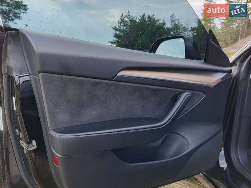 Седан Tesla Model 3 2021 в Киеве