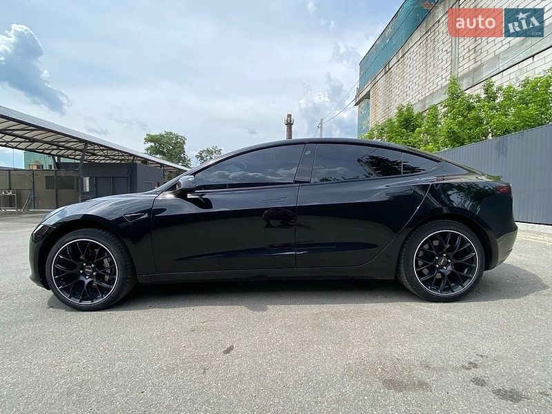 Седан Tesla Model 3 2022 в Днепре