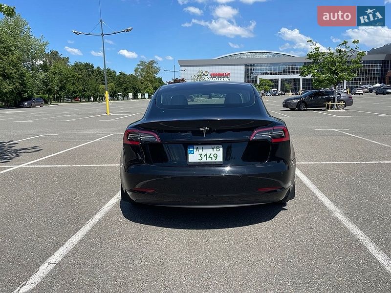 Седан Tesla Model 3 2022 в Броварах