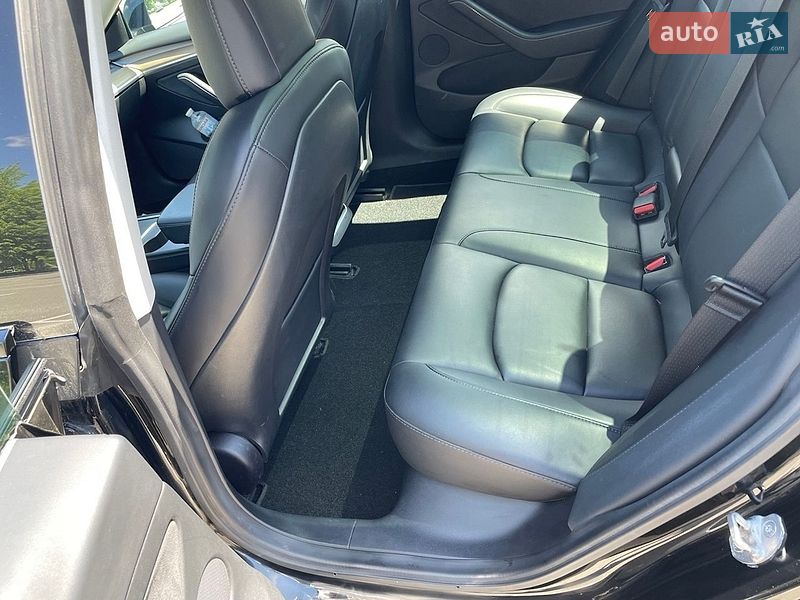 Седан Tesla Model 3 2022 в Броварах