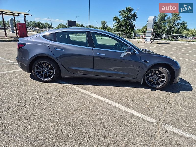 Седан Tesla Model 3 2019 в Киеве