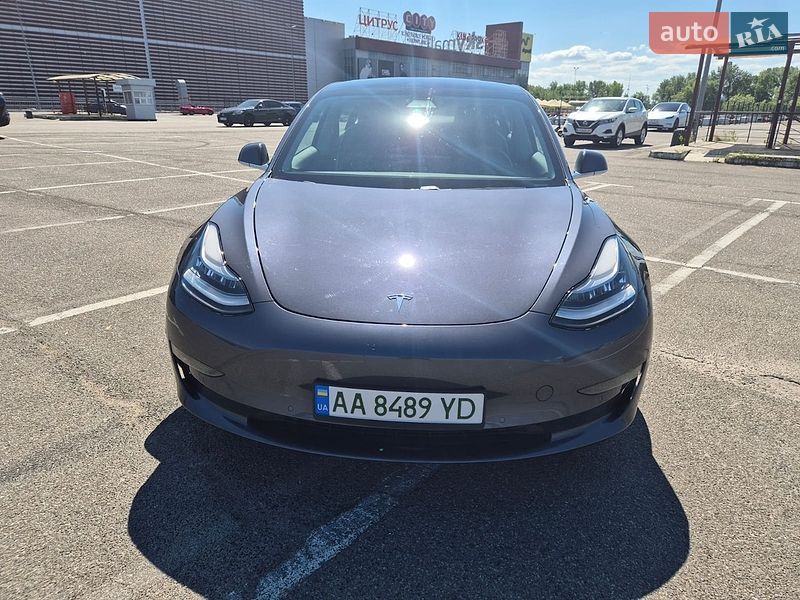 Седан Tesla Model 3 2019 в Киеве