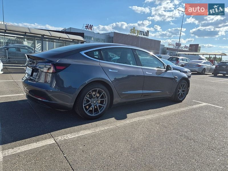 Седан Tesla Model 3 2019 в Киеве