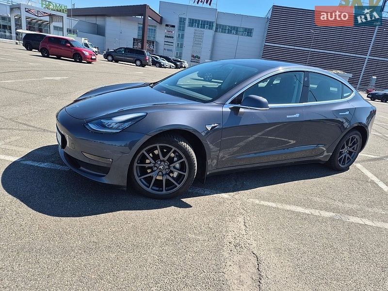 Седан Tesla Model 3 2019 в Киеве