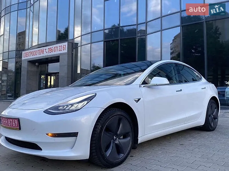 Tesla Model 3 2020