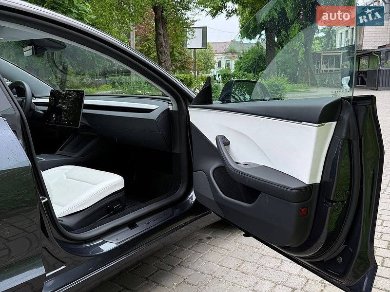 Седан Tesla Model 3 2025 в Житомирі