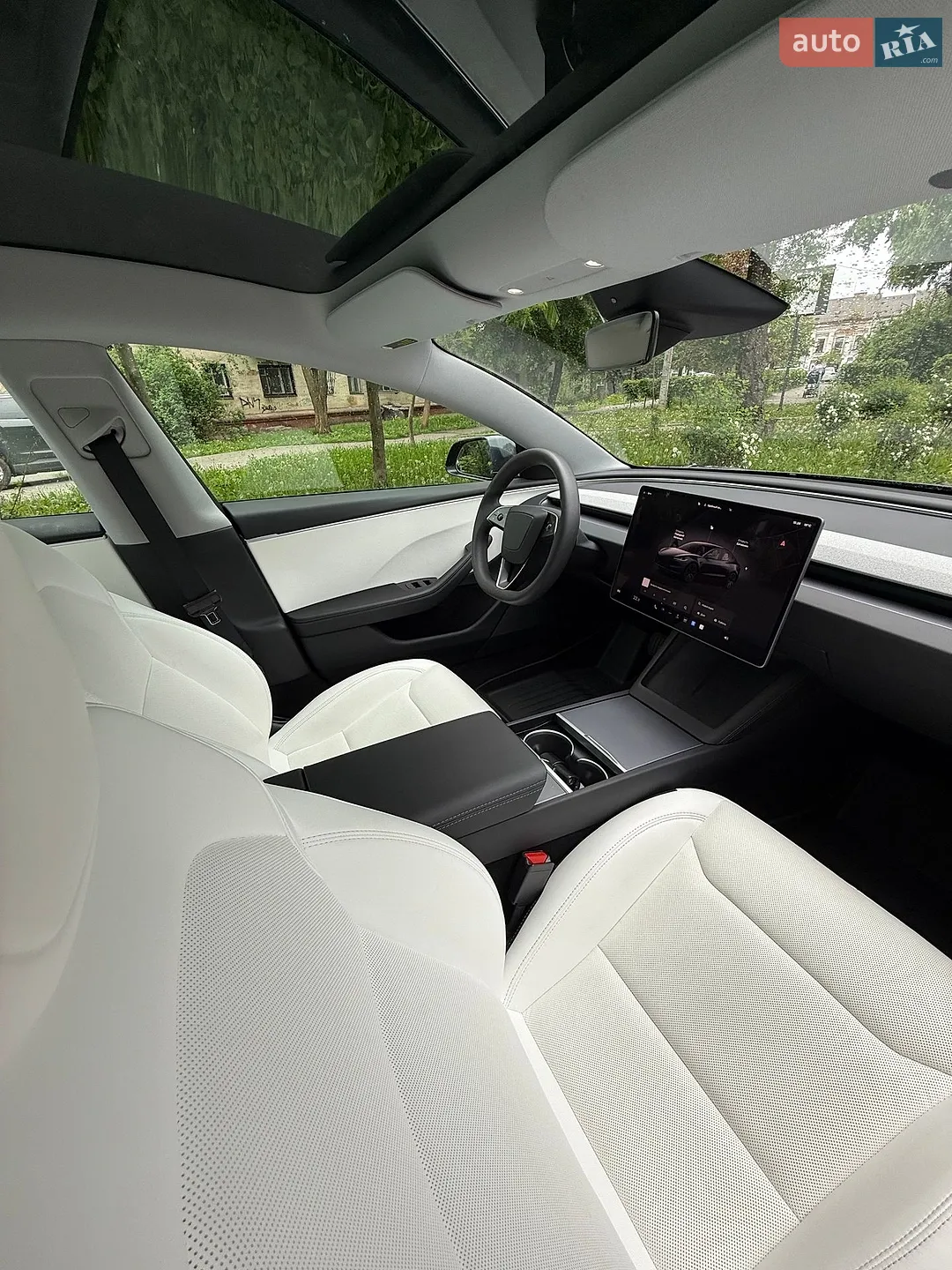 2025 Tesla Model 3 - мініатюра 13