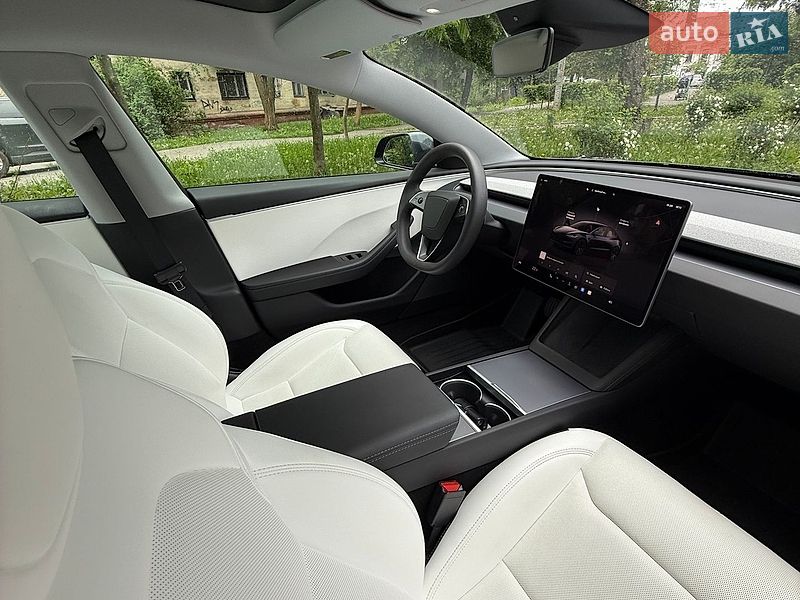 Седан Tesla Model 3 2025 в Житомирі